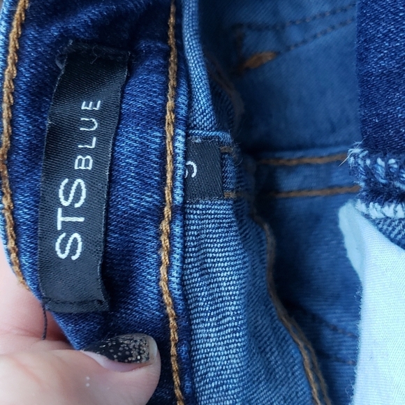 STS Blue high rise button fly raw hem cuffed shorts 9 - Picture 5 of 6